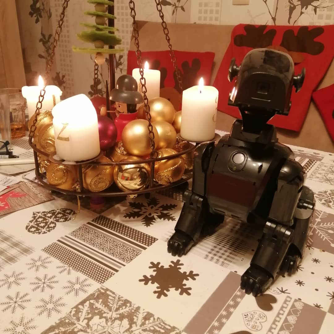 Mein Aibo Blacky w�nscht euch einen sch�nen 4. Advent