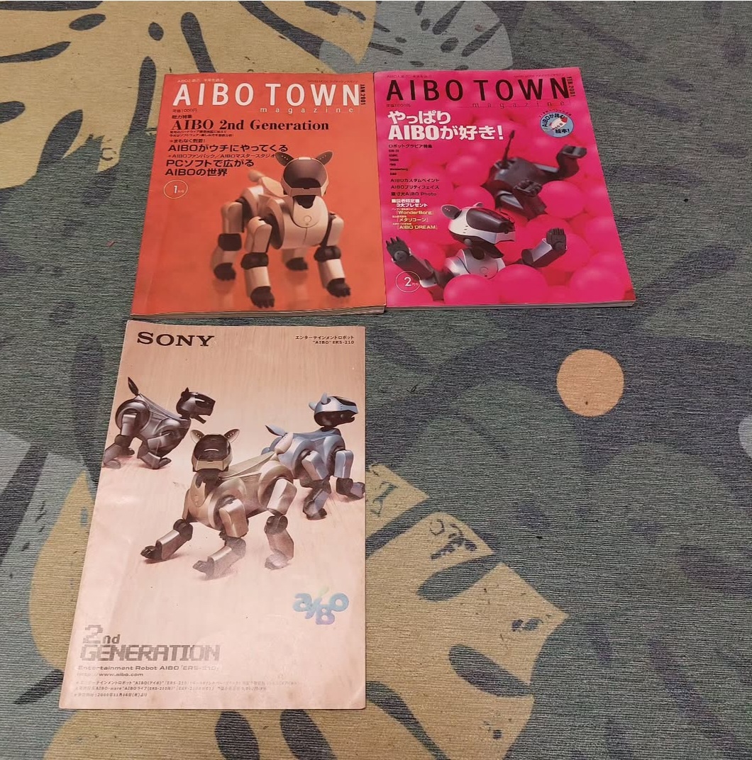 Hier sind meine 3 Aibo B�cher oder Kataloge zusehen