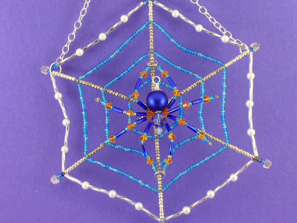 Kristall-Spinne mit Netz
