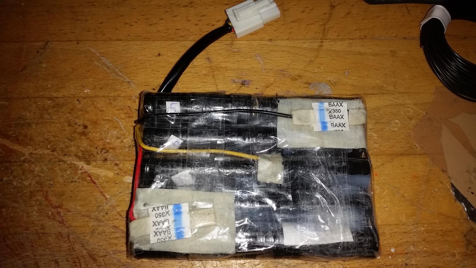Ge�ffneter Cybie Akku NACH REFILL